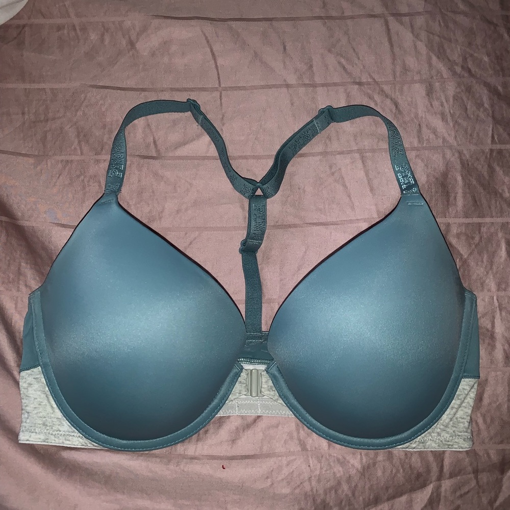 Victoria’s Secret PINK front clip push-up bra